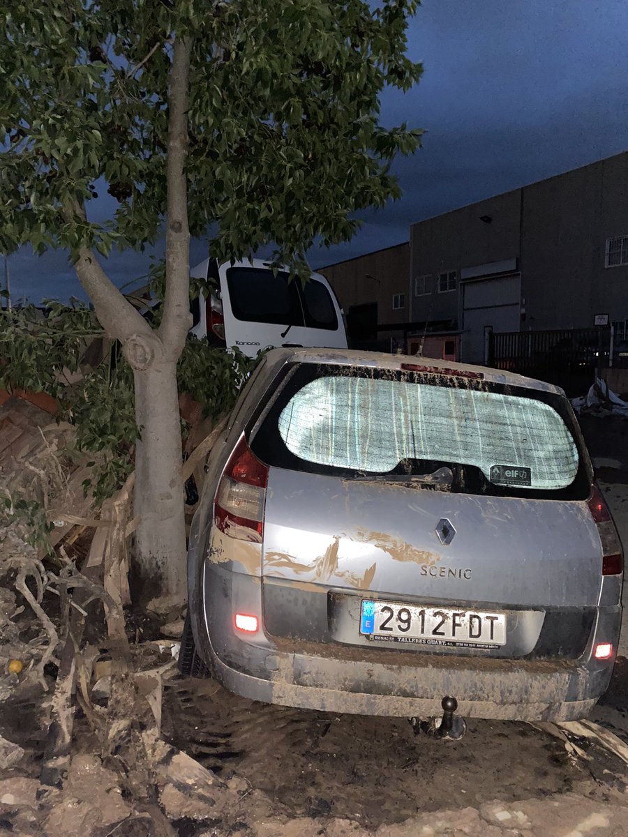 sabater_garcia's tweet image. PORFAVOR AYUDA 
Adjunto Imágenes del coche, y el documento que les hemos enviado pidiendoles porfavor que no nos lo cobren (Pero ellos siguen a la suya)