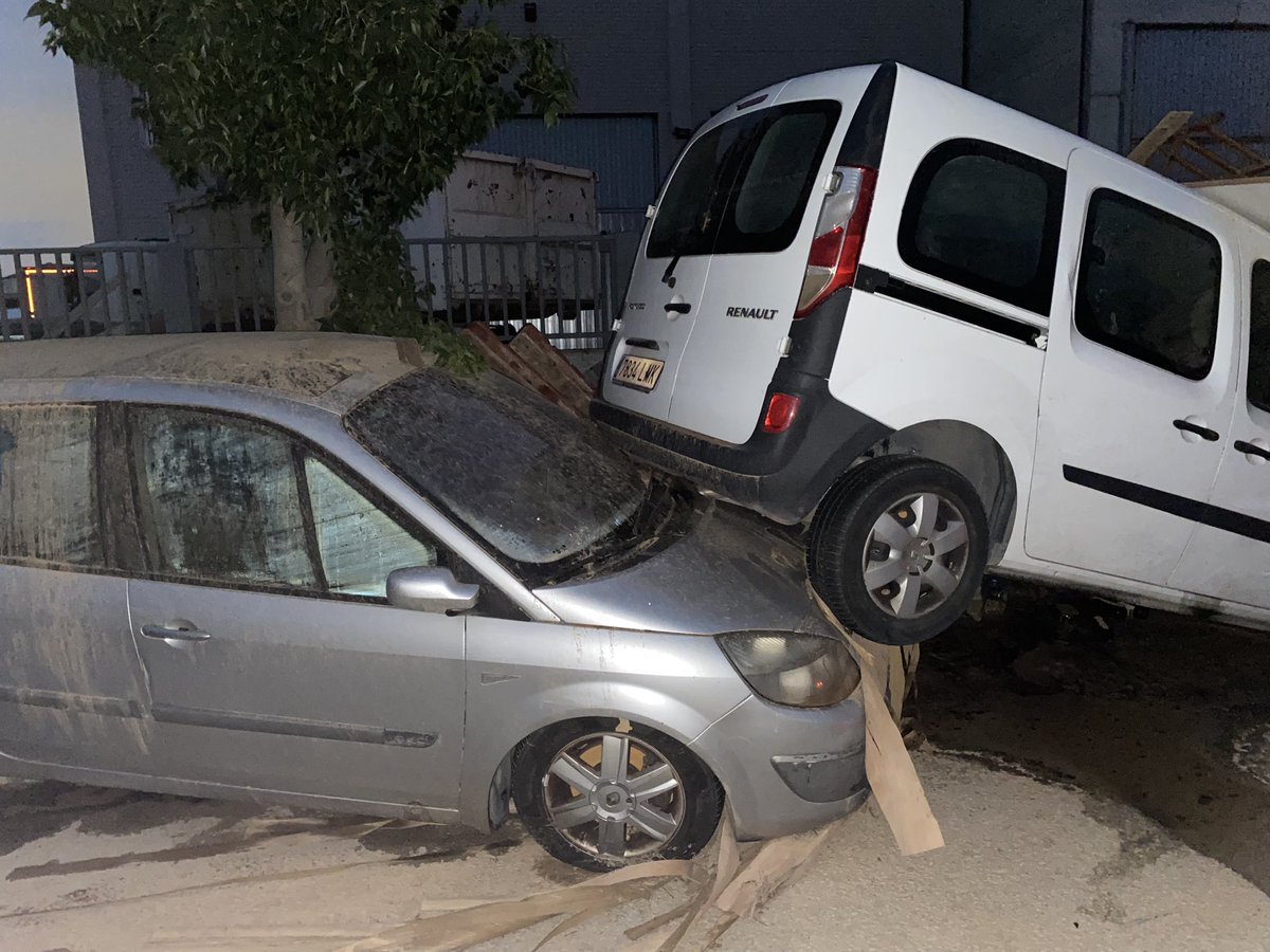 sabater_garcia's tweet image. PORFAVOR AYUDA 
Adjunto Imágenes del coche, y el documento que les hemos enviado pidiendoles porfavor que no nos lo cobren (Pero ellos siguen a la suya)