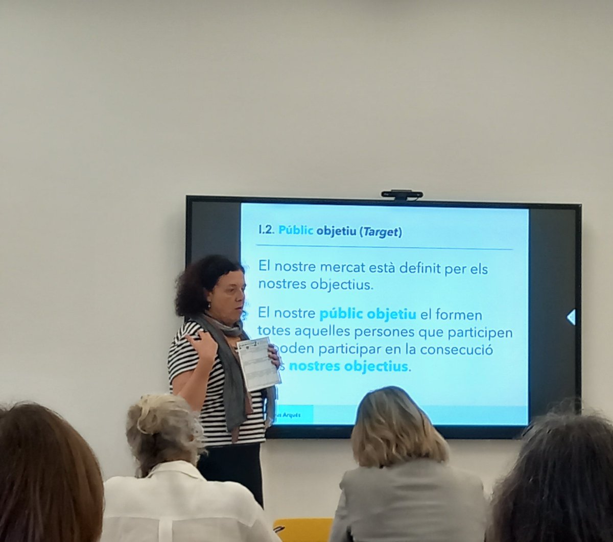 Biblioteques (@bibliotequescat) on Twitter photo Avui al Postgrau de #PrescripcióLectora, sessió sobre #aparadorsculturals amb <a href="/mtrullas/">Meritxell Trullàs</a> i <a href="/NeusArques/">Neus Arques</a> Avui al Postgrau de #PrescripcióLectora, sessió sobre #aparadorsculturals amb <a href="/mtrullas/">Meritxell Trullàs</a> i <a href="/NeusArques/">Neus Arques</a>