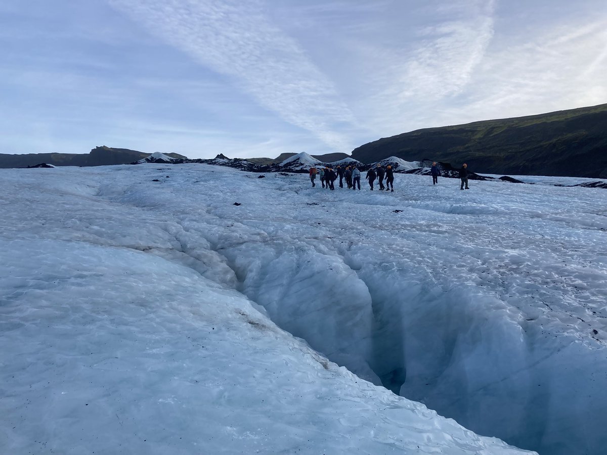 HH_SeniorSchool's tweet photo. We are nearly at the top. Amazing ic crevasses. All doing a super job! https://t.co/ntpET2n16h