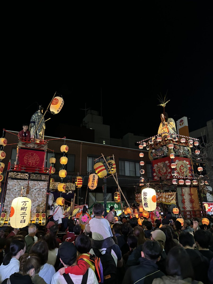 先日のあきた秋まつりでの余談ですが、『ラブデッドラインをまだ中盤までしか観ておらず、結末を楽しみにしている』という方が来てくださいました。
ノナケイの横で、責任をもってオカピも主役っぽい表情でふるまいました🙄

今日もみなさんお疲れさまでした👏