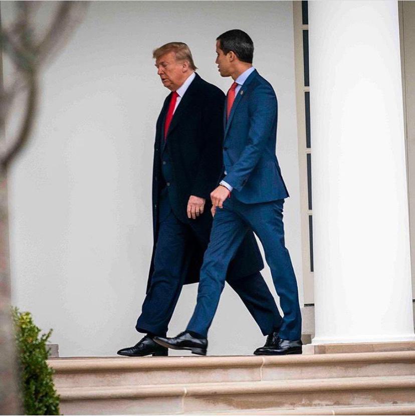 jguaido's tweet photo. Felicitaciones a los estadounidenses 🇺🇸por su jornada democrática y al Presidente @realDonaldTrump por su victoria.

El reconocimiento y apoyo de Trump a la causa democrática en el continente y en especial a la Venezolana han sido claves para generar presión sobre las dictaduras y opciones de cambio en favor de latinoamericana. 🇻🇪