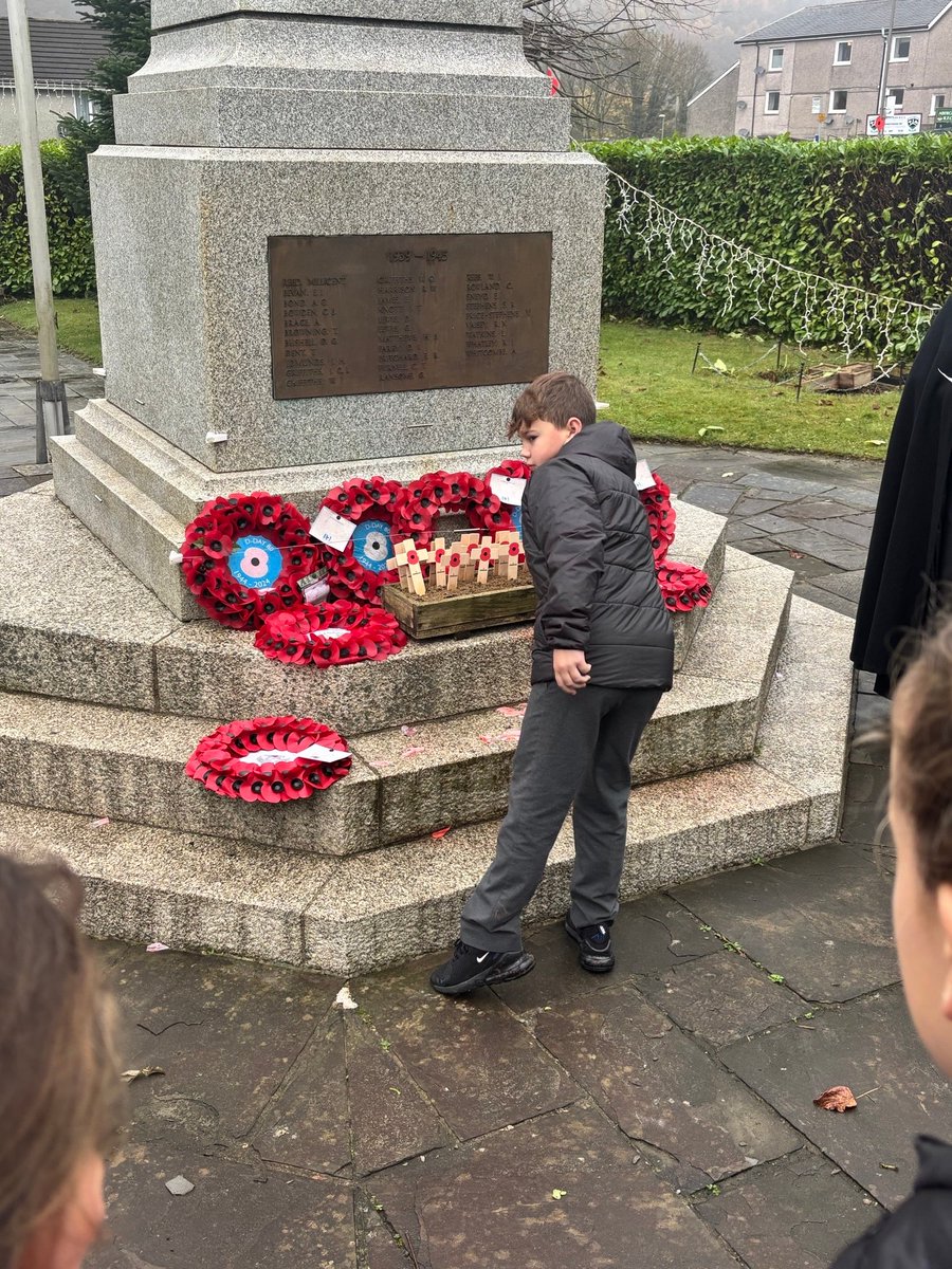 AbercarnPrimary's tweet photo. Thank you and well done to our Head Children for representing our school at the Remembrance Service this morning at Abercarn Cenotaph. #RemembranceDay https://t.co/muiuXDF7FB