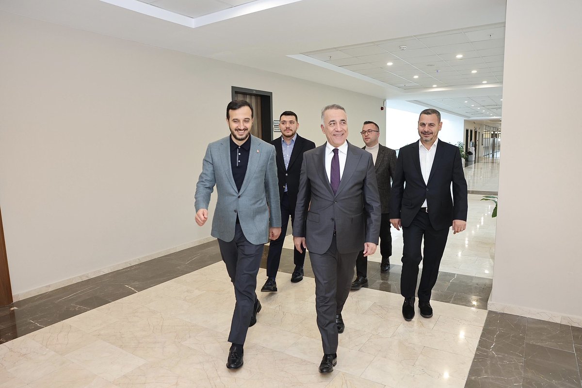 Bağcılar Belediye Başkanımız Abdullah Özdemir kardeşimi ziyaret ettim.
Çalışmalarımızı konuştuk, ilçelerimize dair fikirlerimizi değerlendirdik.

Misafirperverliğinden dolayı kıymetli başkanımıza teşekkür ediyorum.