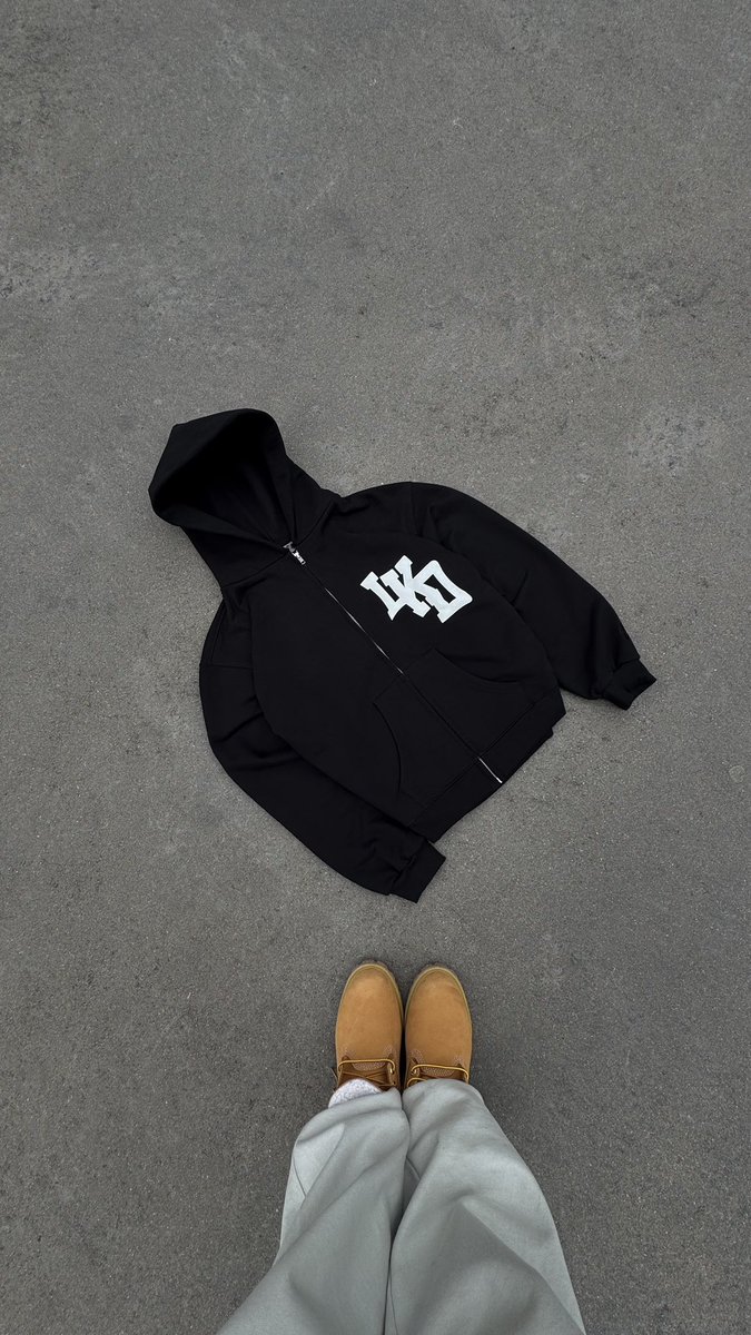 ✨CONCOURS ✨

Hoodie zip boxy fit Lockd

450 GSM. YKK ZIP. 

Disponible le 9 novembre à 21h00. 

Pour gagner ton HOODIE LOCKD  : 

- RT &amp; Like le tweet 
- Suivre <a href="/lockd_clothing/">Lockd_clothing</a>
