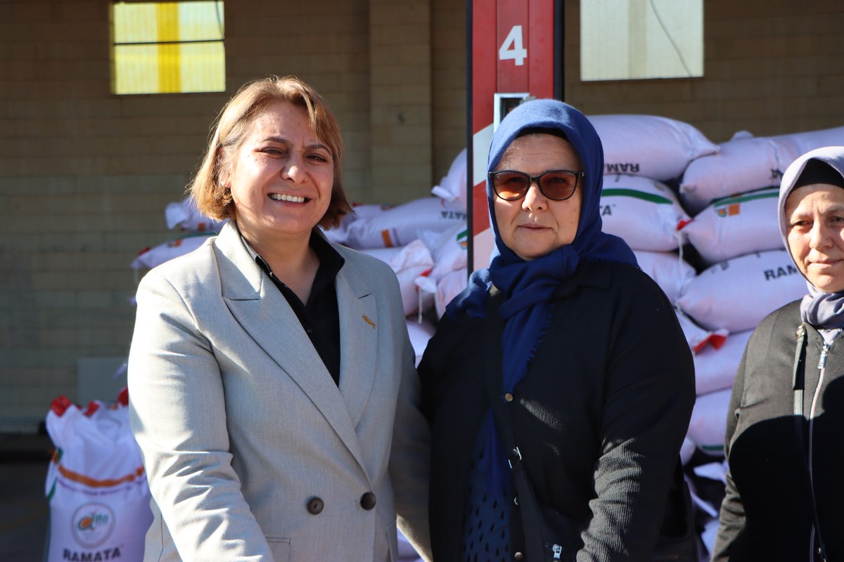 Kulabelediyesi's tweet photo. Büyükşehir'den Kulalı Üreticilere Tohum Desteği
Manisa Büyükşehir Belediyesi tarafından yüzde 75 hibe desteği ile üreticilere verilen yem bitkisi ve hububat tohumlarının dağıtımı Kula'da yapıldı. https://t.co/gfRTCAUzF2