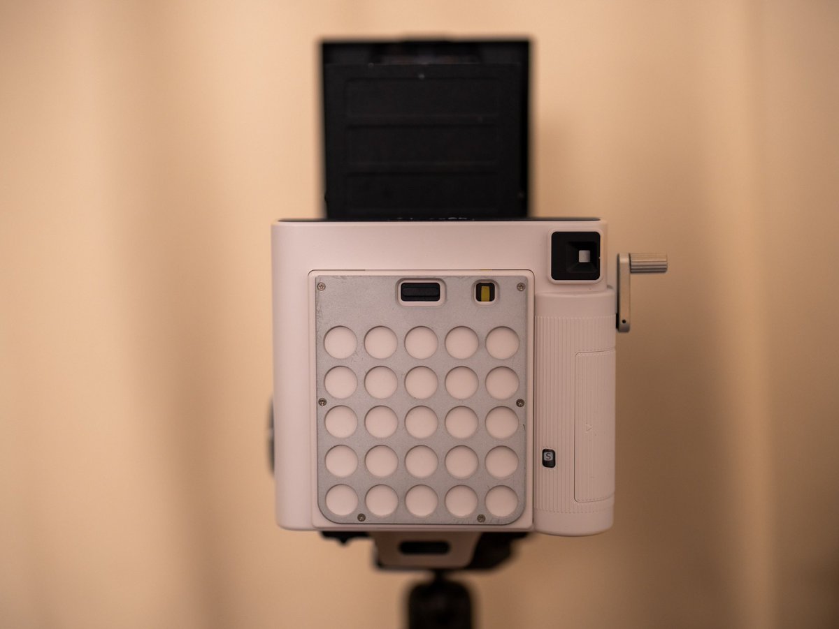kaseitomogura's tweet photo. たぶん世界1番重いチェキ(2274g)。良いです。Mamiya RB67+BINSTAX
#チェキ #Binstax #RB67 #MAMIYA https://t.co/0wIqmiK9ib
