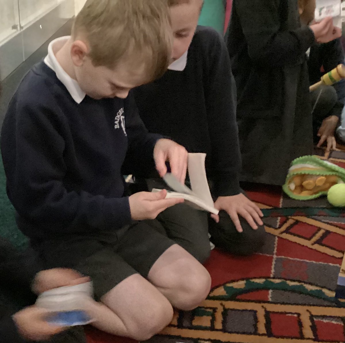 DSATBadgerbrook's tweet photo. Year 1 had lots of fun visiting Newark’s Houses Museum. They explored a range of past and present toys and discussed what each toy was made from and how this has changed over the years. After that, they really enjoyed looking around the museum and its gardens. https://t.co/2Xs9wBw3tT