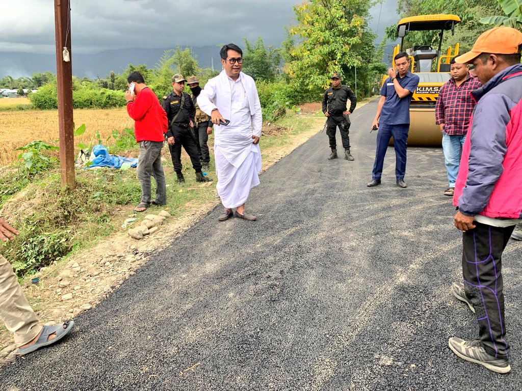 rsapam's tweet photo. Inspecting the black topping works at Moidangpok Awang Road today.

I'm pleased to see the progress  of the work. 
Wishing the people of Moidangpok Awang and surrounding areas a smoother, safer, and more convenient travel experience. 
@narendramodi @JPNadda @NBirenSingh https://t.co/yooca5oI6p