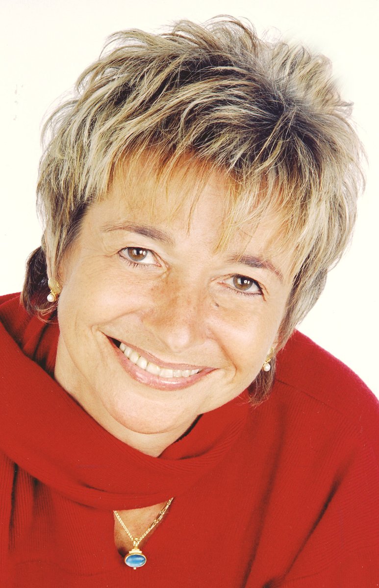 Day 5: Who are you grateful for today? Tag someone who brings joy to your life! 💛 We are grateful for <a href="/dinaglouberman/">Dr Dina Glouberman</a> and Yannis for founding Skyros.