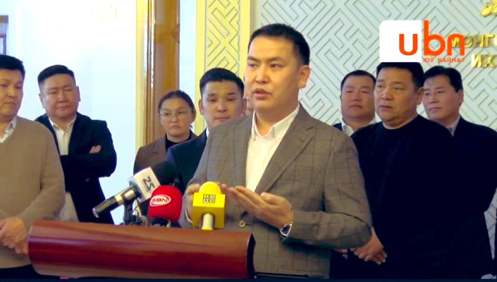 Бусад орны урлаг соёлынхон гаднаас валют олж улсдаа татвар төлдөг. 

Манайд харин татвар төлөгчдийн мөнгөнөөс шимэгчилж амьдардаг паразитууд болсон.