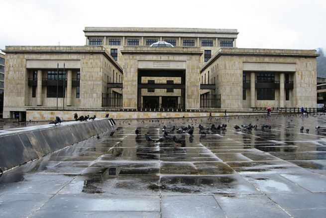 Horadelaverdad's tweet image. #EnVivo En Grandes Reportajes de La Hora de la Verdad, el magistrado Samuel Buitrago nos habla sobre la Toma del Palacio de Justicia, a propósito de la reciente condecoración de Gustavo Petro a exmiembros del M-19 junto a oficiales de las FF.MM. 

Escúchenos en:…