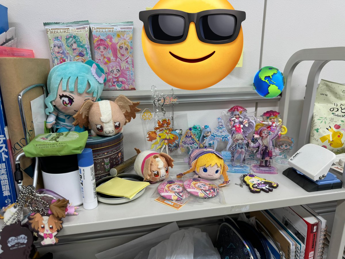 EpigeneeeGT's tweet photo. オタクくんさぁ………って感じのラボデスク https://t.co/YP2LxS93Bm