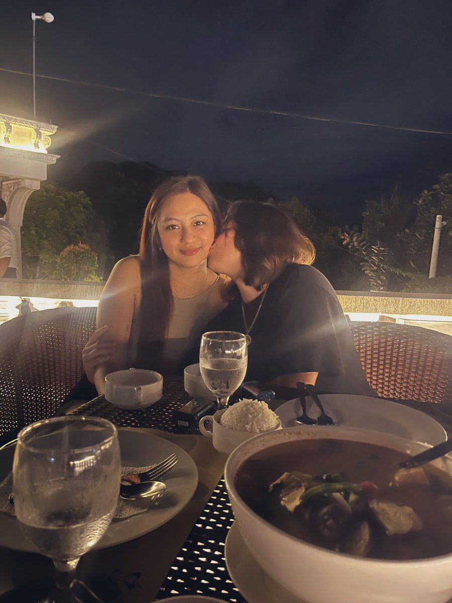 marijohnrose's tweet photo. your presence gives me butterflies, i love you so much my baby. 🤎 https://t.co/iLcMUgiXj3