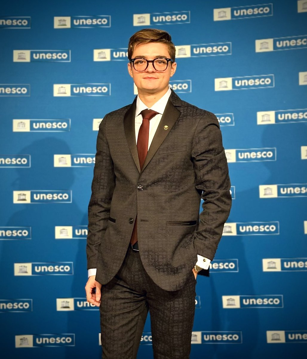 JeremyMalary's tweet photo. Merci à SON EXCELLENCE Leena Al - Hadid pour l’invitation au dîner gala de la semaine arabe organisé par le Royaume d’Arabie Saoudite. 🇸🇦

#la_semaine_arabe_a_unesco https://t.co/G62BnCevgx