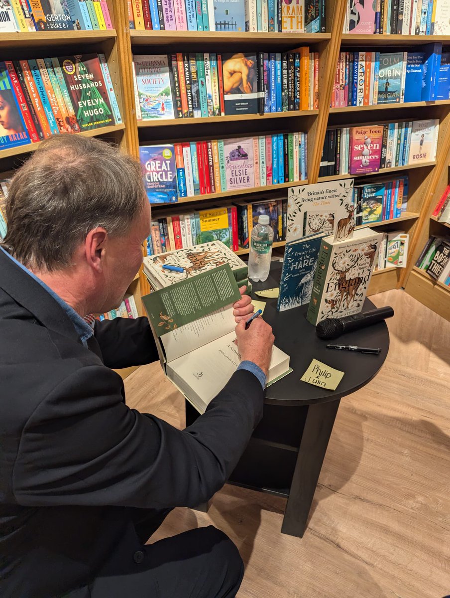 A fantastic evening with John Lewis-Stempel last night! 🌿📖🪴✨