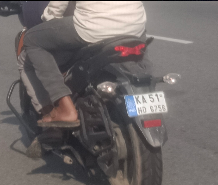 Gajendra_pb's tweet photo. Wrong challan: The vehicle number that violated traffic rules is KA51HD6756, But the fine is imposed on vehicle number KA53HD6756. Please rectify thank you. @blrcitytraffic https://t.co/kJyPBX65pF