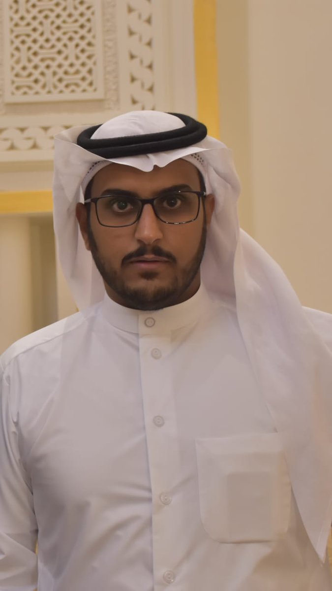 تقديراً لجهوده العلمية، ⁧#جامعة_الملك_عبدالعزيز⁩ تناقش رسالة الماجستير للطالب الراحل فرحان المطيري -رحمه الله- الذي أتمّ رسالته قبل وفاته بعد صراع مع مرض السرطان. تمت المناقشة بحضور رئيس قسم الفيزياء، والمشرف على الرسالة، وأعضاء اللجنة المناقشة، وعدد من أفراد عائلته، حيث أوصت