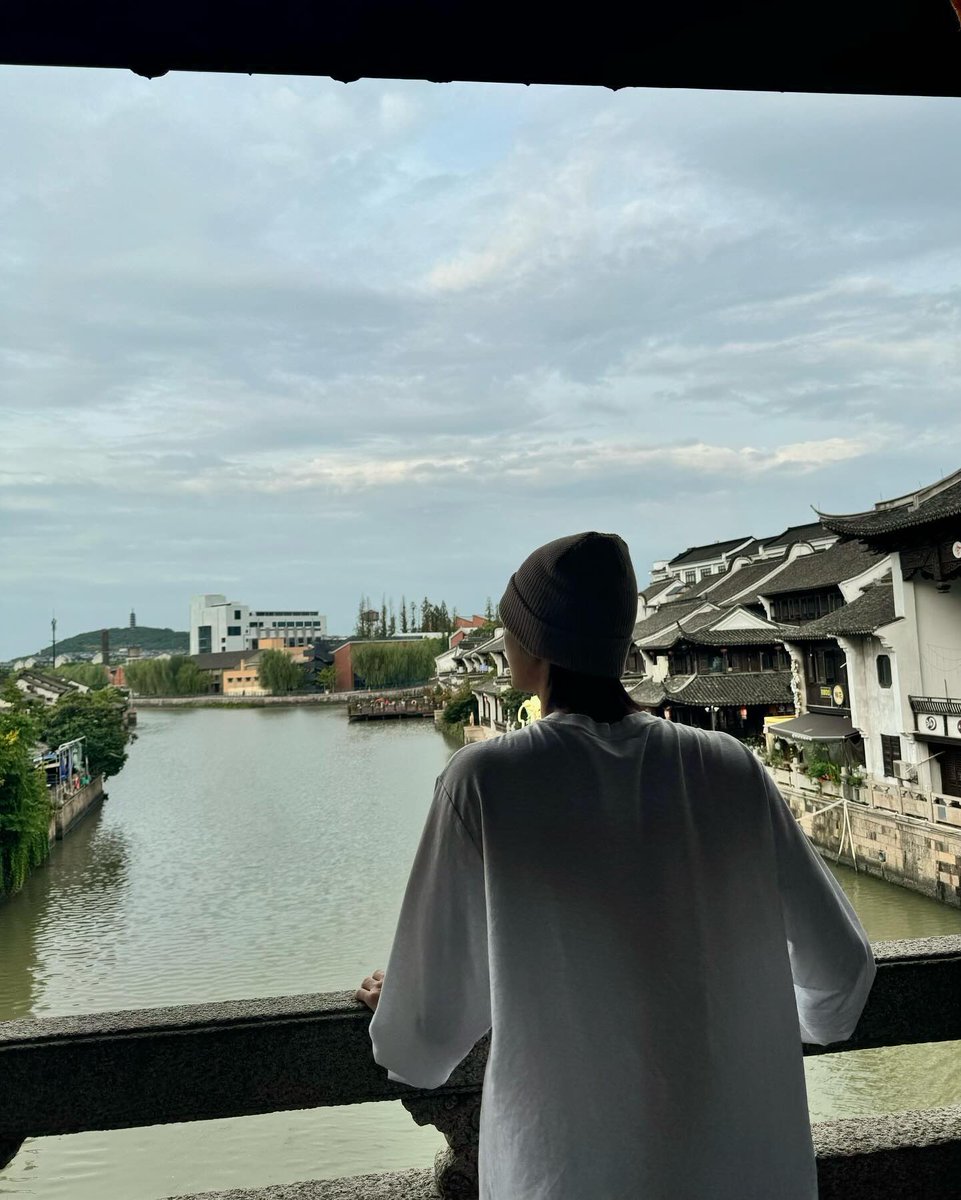 wonubliss's tweet photo. junhui_moon 🤍🐈 #준 https://t.co/GqWmxNveAE
