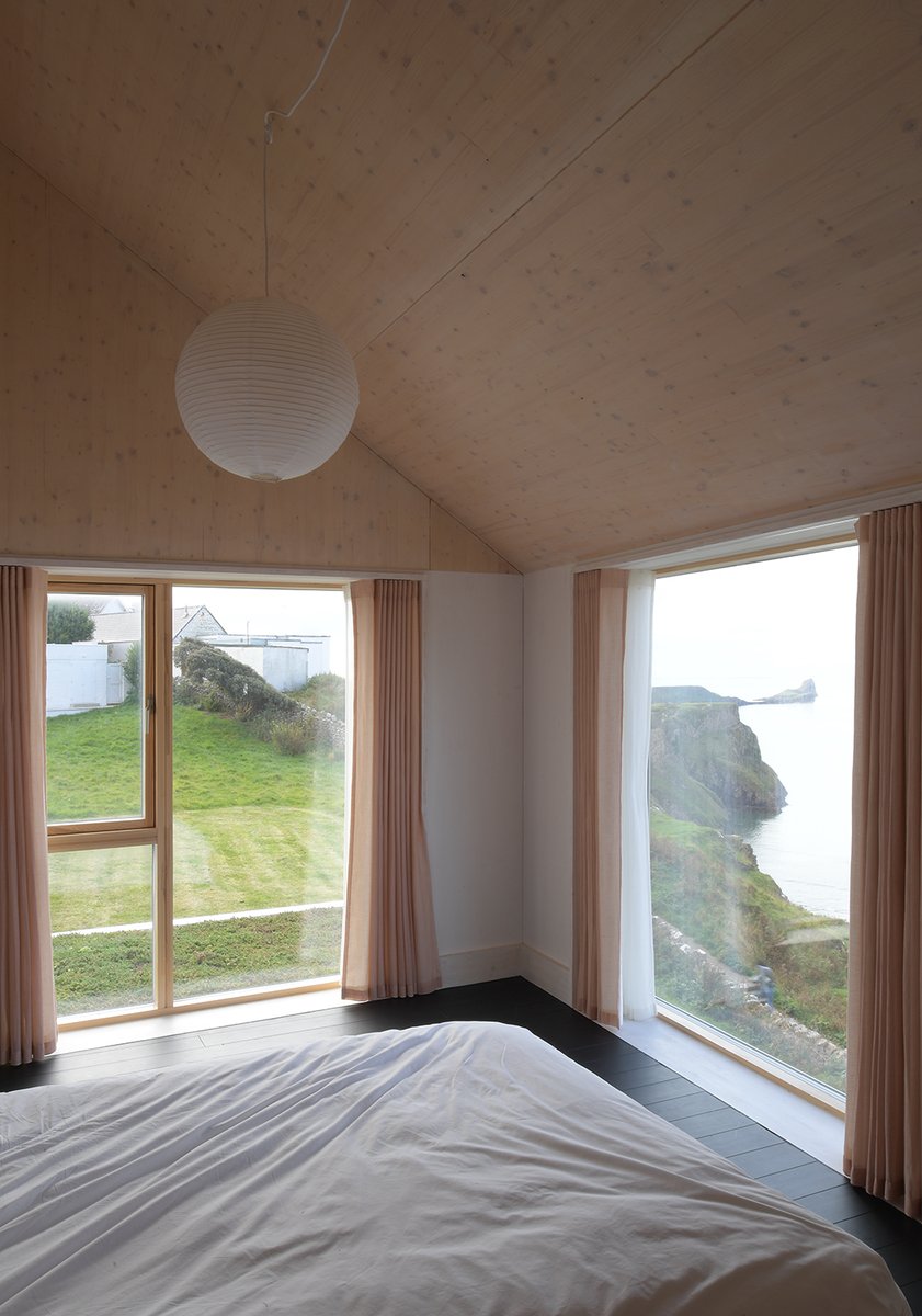 Rationel windows and doors are built to last with a life expectancy of up to 50 years. Plus, we deliberately design for eventual disassembly - 93% of the components in our windows can be recycled. Good for the planet.
#Windows #Doors #SustainableDesign
rationel.co.uk/guidance/susta…