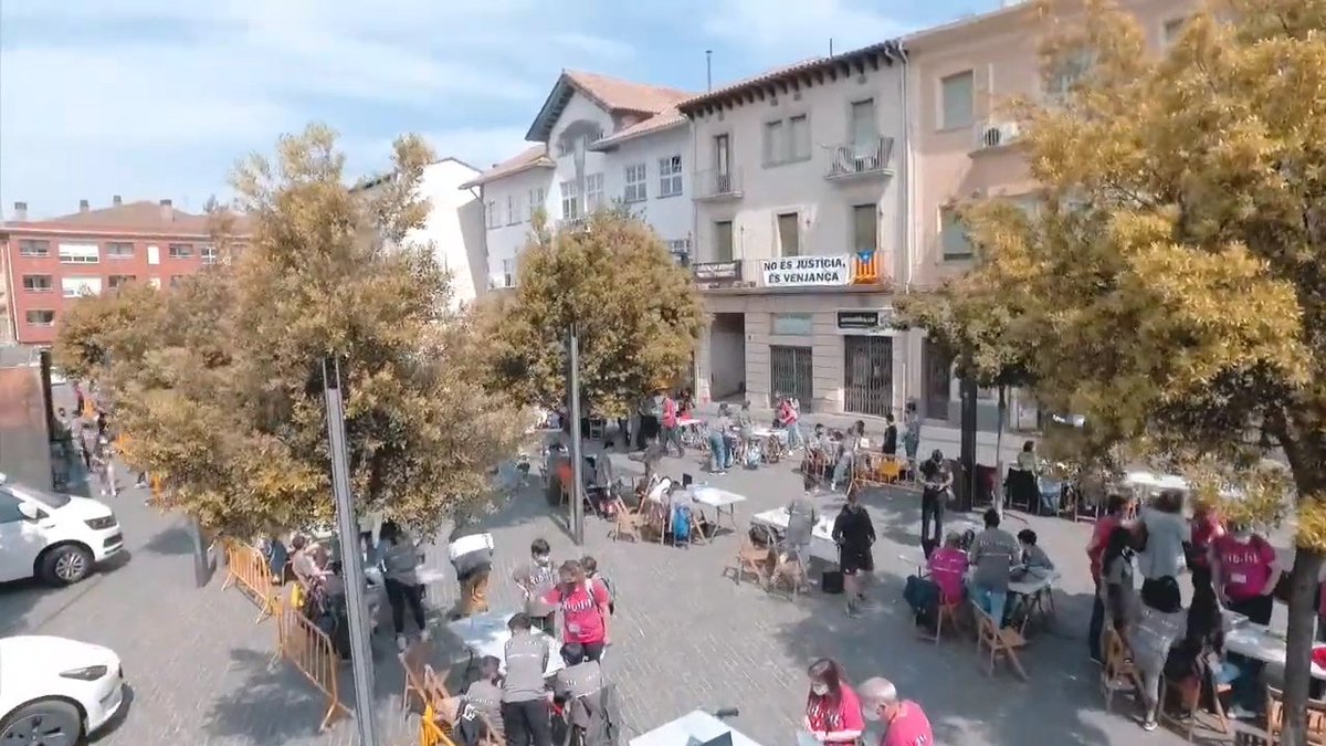 El dia 9 de Maig seran alumnes vinguts d’arreu qui compartiran els seus projectes amb altres joves a la fira de projectes @STEAMakers <a href="/feriasteamakers/">feriasteamakers</a> .
El 10 Maig els robots seran els protagonistes d’un esdeveniment sorpresa que ens preparen des de arts escèniques d’<a href="/OlotCultura/">Olot Cultura</a>