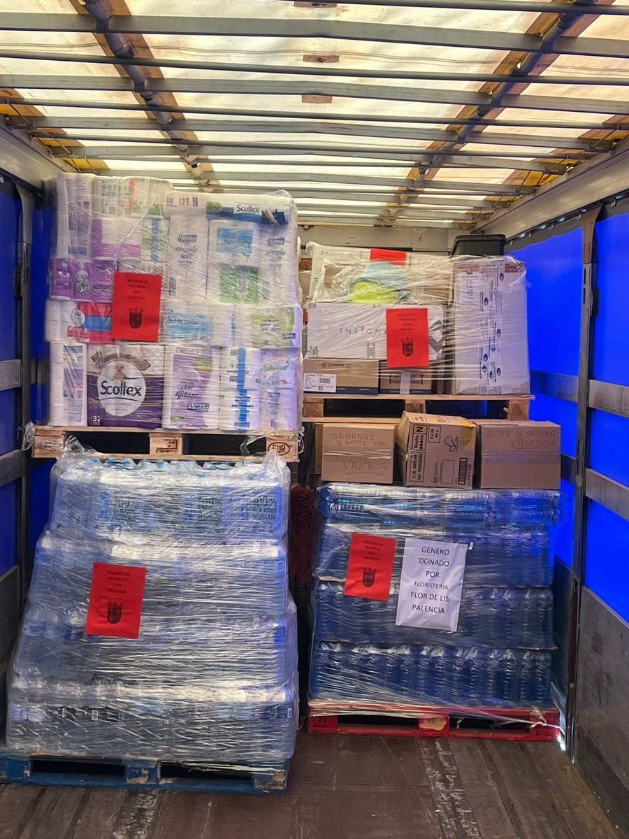 Voy con retraso porque esto es así pero queridos palentinos, hasta la bandera y con nuestro escudo y cariño directito a quien lo necesita. 

Seguramente podamos publicar fotos y videos también de cómo llega a donde debe. 

No tengo palabras de gratitud suficientes. 

Que la gente