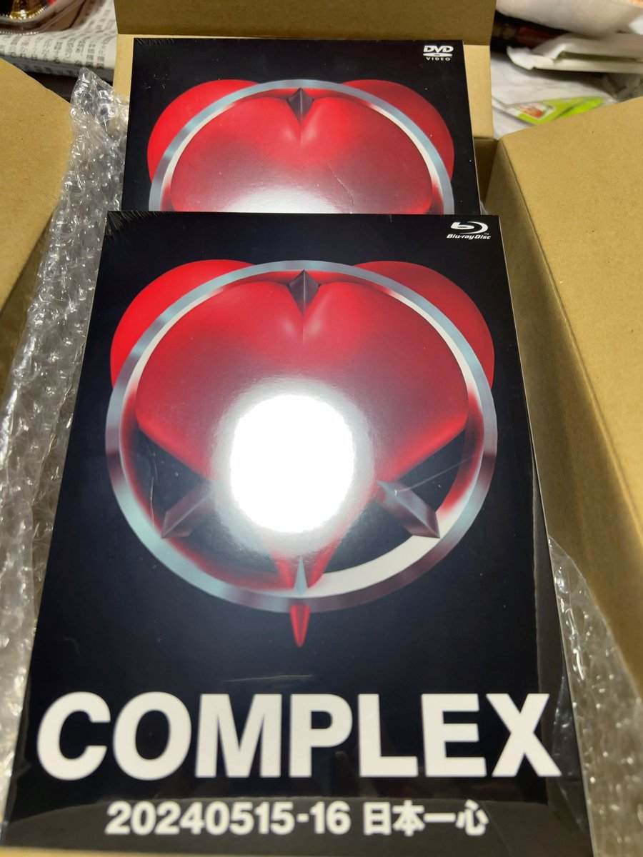 f80_m3_compe's tweet image. 届いた
でもせっかくなら11月8日発売がよかったな
#COMLEX
#19901108
#Blu-rayは家用
#DVDは車用