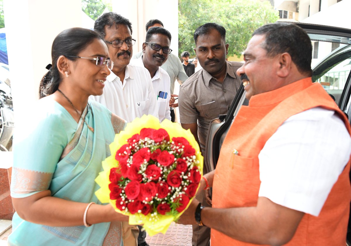 NCSC_GoI's tweet photo. The meeting focused on welfare and support initiatives for SC communities, reviewing key programs and challenges to improve opportunities and development. #Chennai #TamilNadu #ScheduledCastes #CommunityWelfare #SCsupport @Vaddepalli_ncsc https://t.co/gsacO2z48M