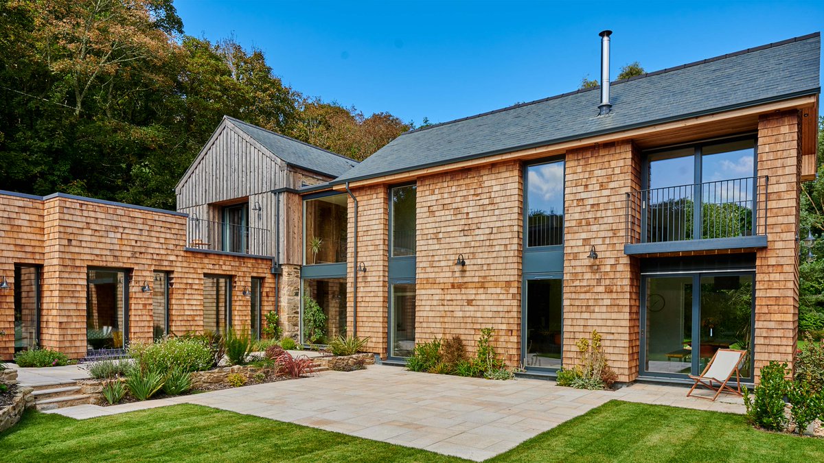 It’s a humble step, but investing in new windows and doors can make a small difference in a big world. Danish firm Rationel’s AURAPLUS and FORMAPLUS timber ranges come with external aluminium cladding for exceptional durability.
#Windows #Doors #AluClad
rationel.co.uk/guidance/alu-c…