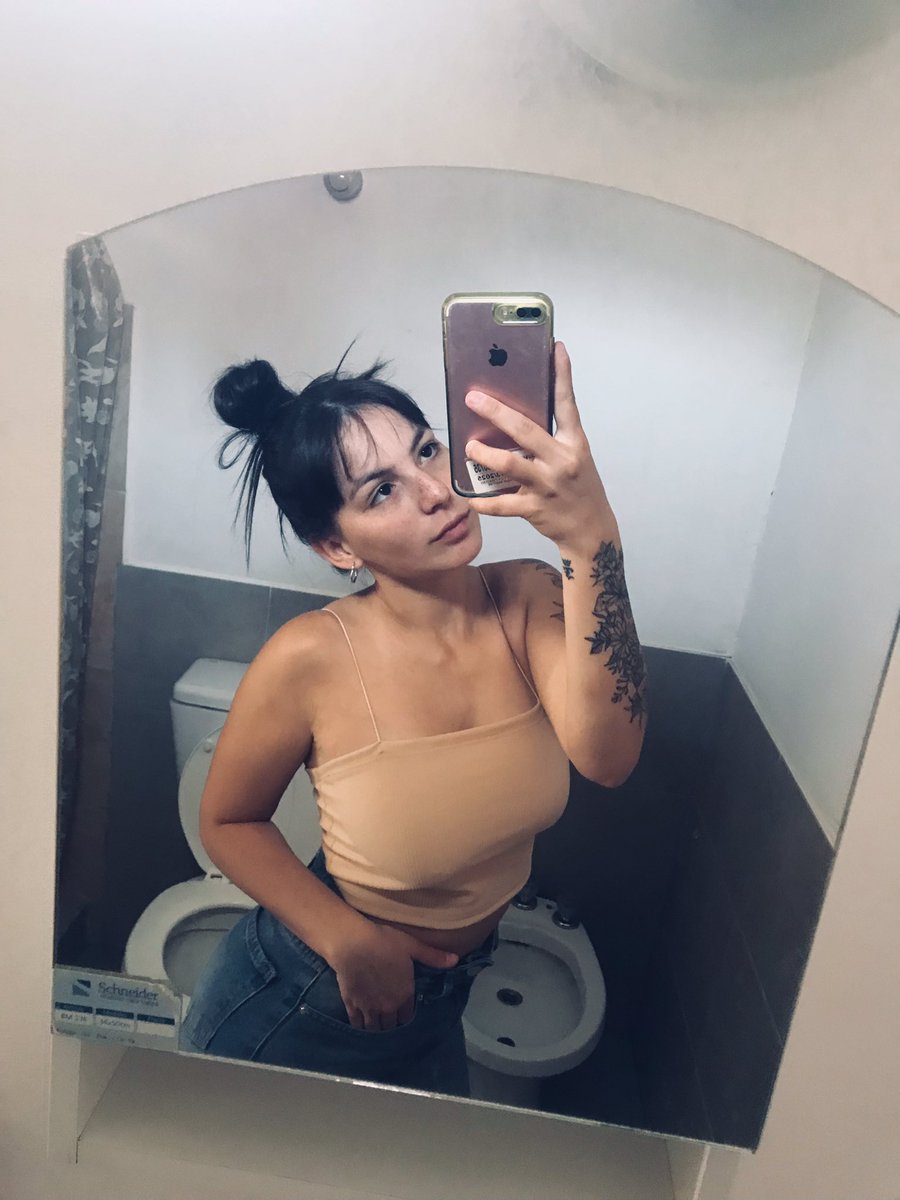 👸