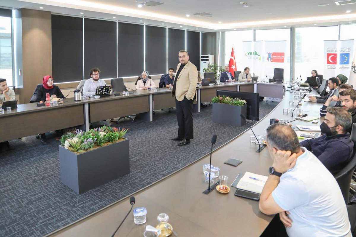 YesilYaka's tweet photo. Yeşil Yakalı Gençlik Çalışanları Eğitim Programı’nın üçüncü gününde, sanayi ve binalarda enerji verimliliği potansiyelleri üzerine kapsamlı bir inceleme yaparak genç katılımcılarımızla beraber örnek projeler üzerinde çalıştık.🌍��� https://t.co/GfQBpDVdhU