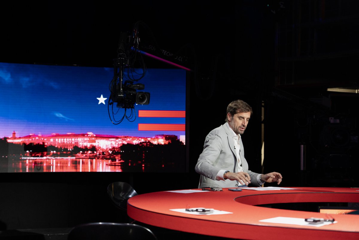 RadioTeleSuisse's tweet photo. En #coulisses avec nos équipes en pleine préparation pour notre dispositif sur les élections américaines. Après "Forum" et le "19h30" une édition spéciale réunira les équipes d'"Infrarouge", "Mise au point" et du "19h30". 🇺🇸

#RTSAvecVous #RadioTelevisionSuisse #RTSTalents https://t.co/j6h8CZTkXA