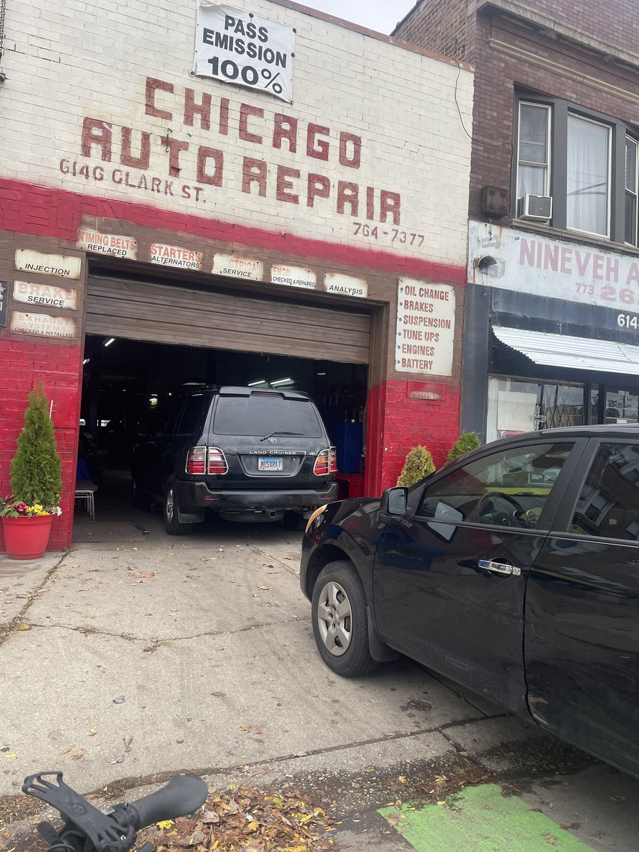 This photo should be enough to fine businesses $5,000 when they block the bike lane and the sidewalk.

This business is a repeat offender and there was enough space for the first SUV to be parked further in.

Cc <a href="/Andrefor40th/">Alder Andre Vasquez (political account)</a> <a href="/ChicagoDOF/">Chicago Department of Finance (DOF)</a>