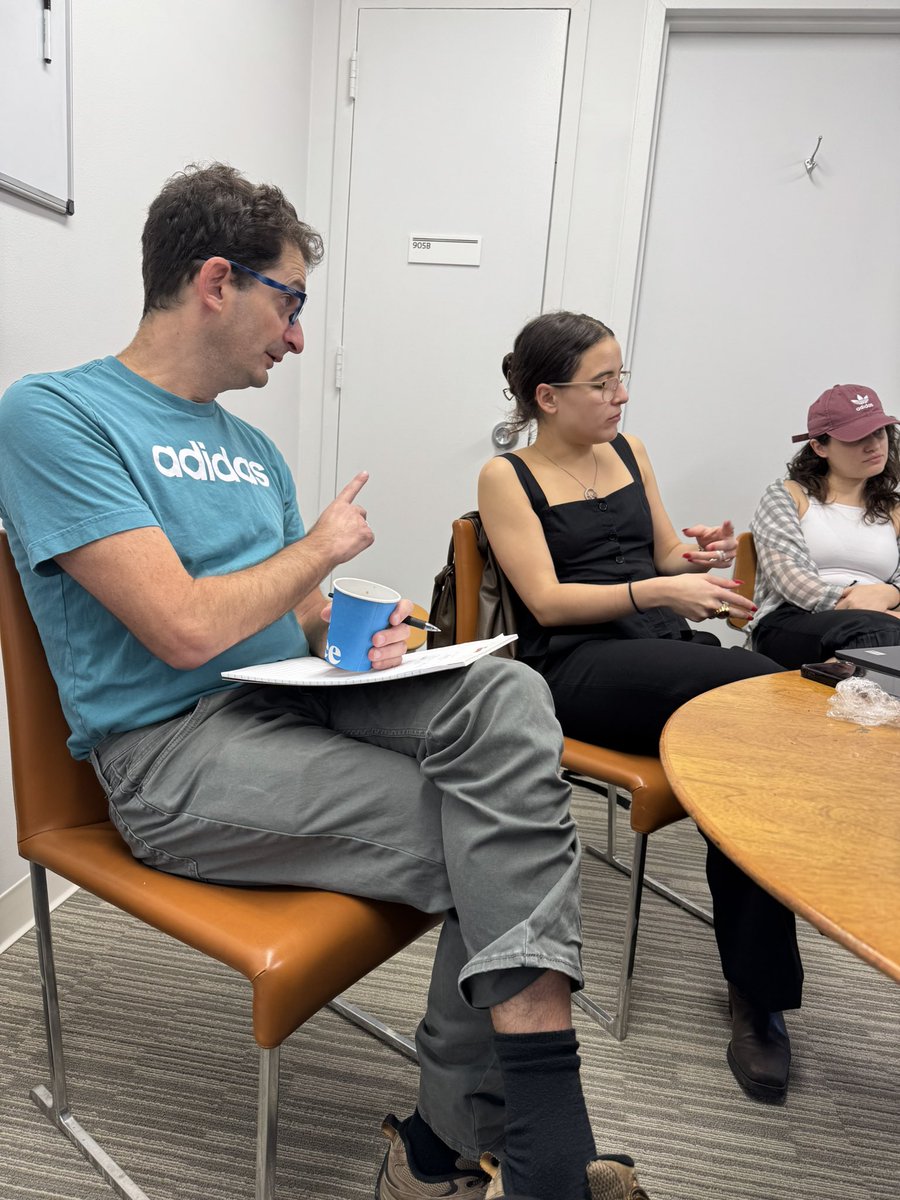 JaneyProgram's tweet image. From today’s Janey Workshop: Mauricio Vargas Sosa (Politics) presenting his work on the the poor and the far right in Argentina 🇦🇷