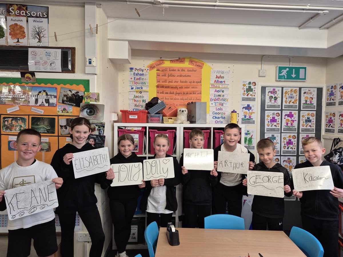 stannesstreetly's tweet image. Meet our digital leaders who enjoy volunteering their free time to help Year 1 in their computing sessions. They were a great help assisting year 1 with their Blue Bots this week. #programming #codingisfun #bluebots #beebots