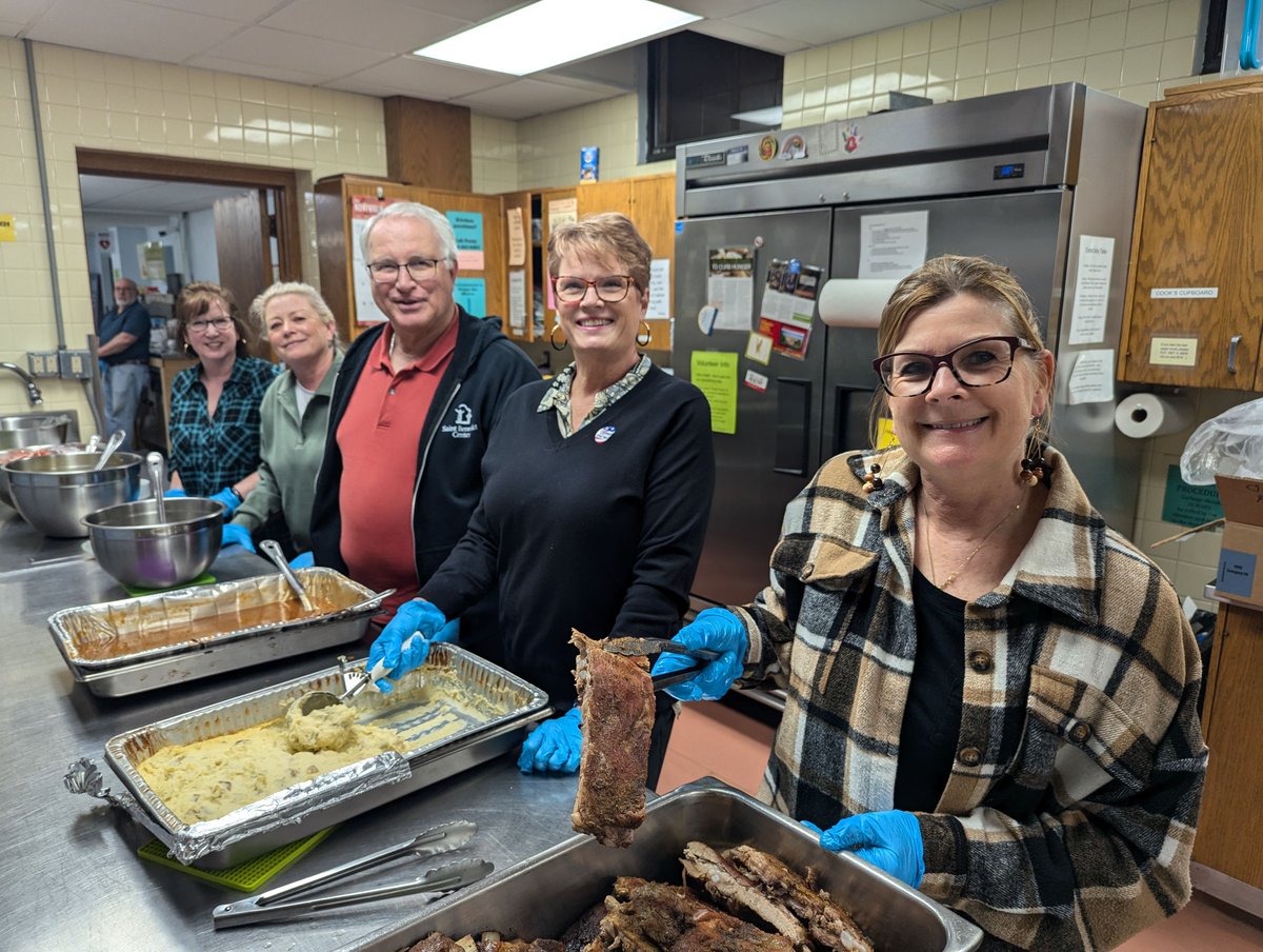 St. Cecila church #volunteering at #FoodatFirst
This generous group #volunteers almost every Tuesday eve year after year to serve dinner and clean up. Thank you !!

FoodatFirst.com

Tue Nov 5 2024

 #doTheRightThing
 #FreeFood
 #2024nov
 #AmesIowa
#photobyEdHendricksonJr