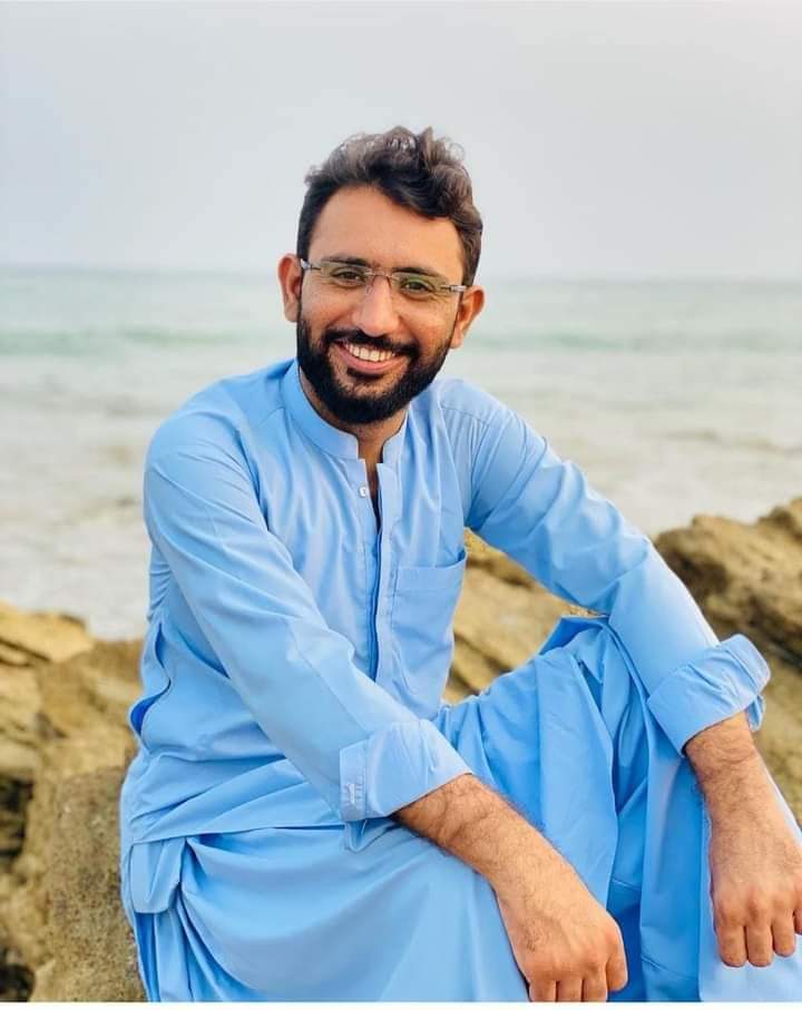 BulediGul's tweet photo. It's been 21 days, and Javed and Haneef are still missing.

We demand the safe release of  Baloch students.

#ReleaseJavedAndHaneef
#EndEnforcedDisappearances
#SaveBalochStudents https://t.co/0FfsoiwPPW