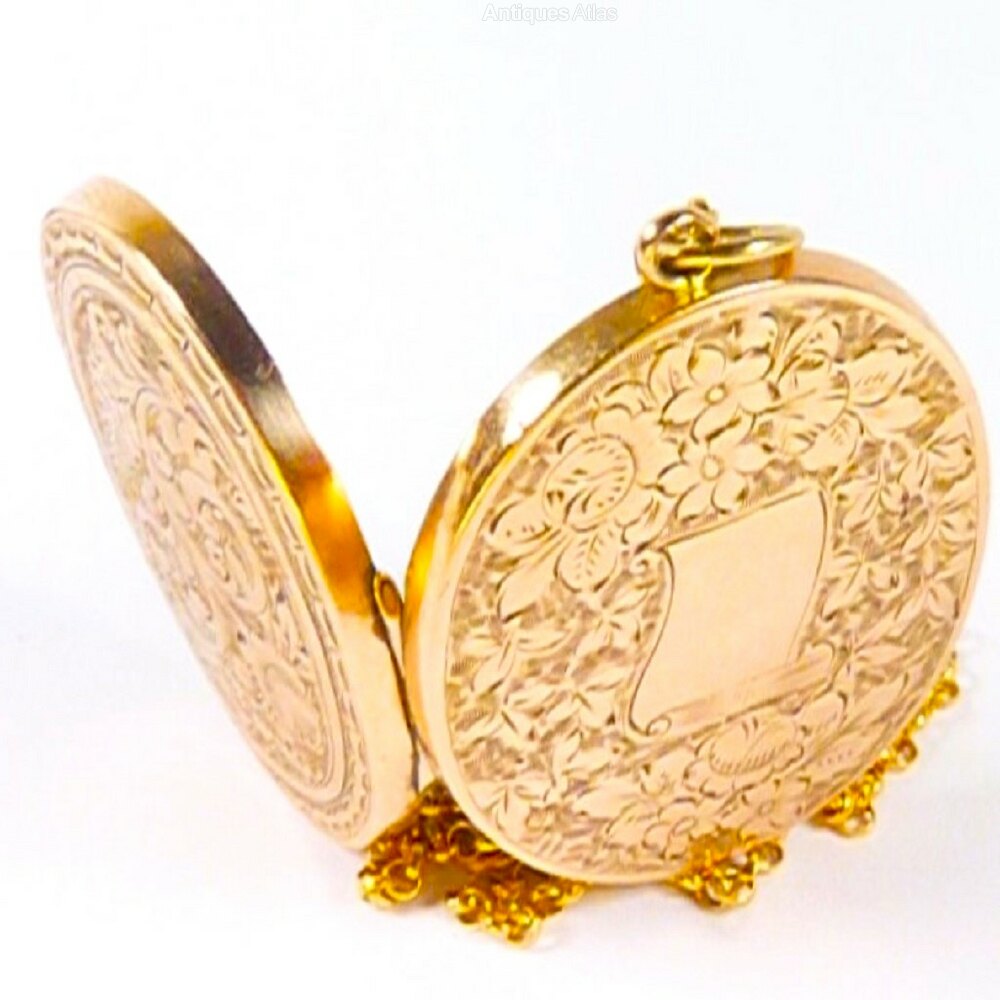 antiques_atlas's tweet photo. Impressive Hallmarked Gold Locket Necklace https://t.co/YKx3gbF96o 🎄🎁
Listed by The Vintage Compacts and Accessories shop #Antiques @DaniBcompacts
#antiquejewellery #vintagejewellery #antiquelocket #vintagelocket https://t.co/Xs1AkGmoY3