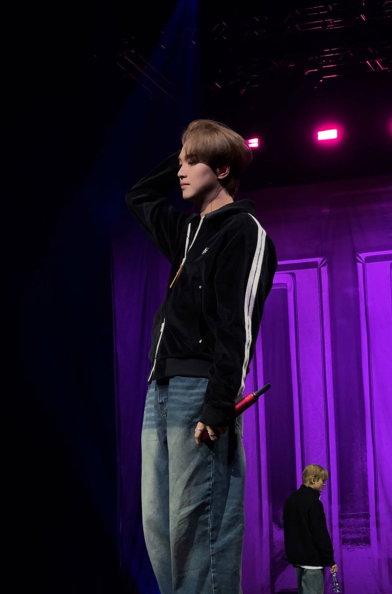 lovinghaech's tweet photo. sharing more HAECHAN #THEDREAMSHOW3_in_BERLIN https://t.co/GegU2mGA3r