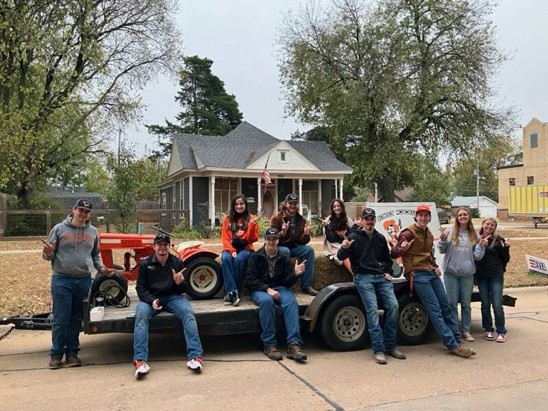 BAEOkstate's tweet photo. Today, we give you a look at some of last week's Homecoming festivities! From the Harvest Carnival and Chili Cook-off, to Walkaround, the Sea of Orange Parade and our OSU ASABE Student Branch tailgate, the busy week was full of fun. 🧡🖤

#okstatehc #okstate #GoPokes https://t.co/cN5kQ0D0Or