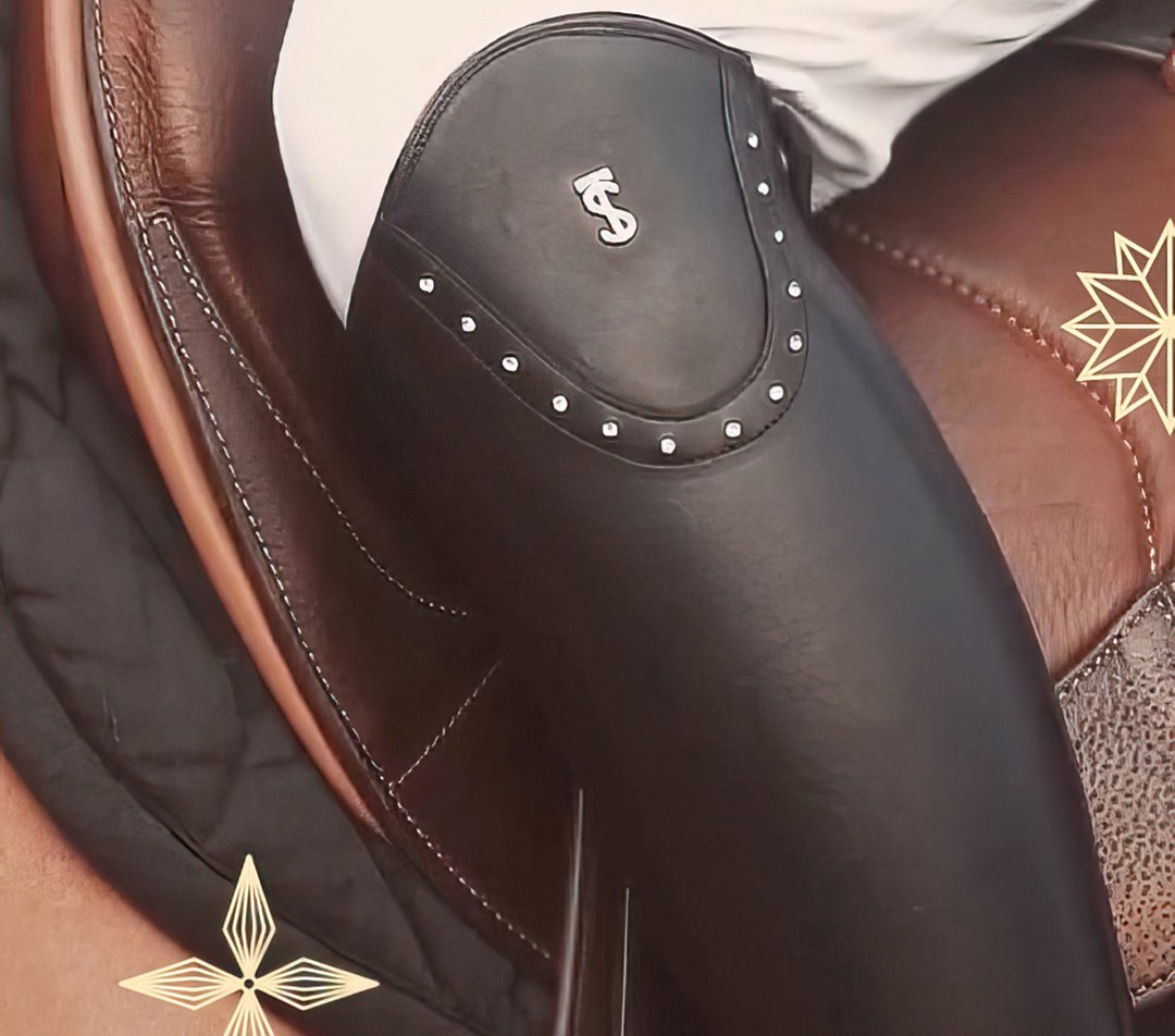 The perfect way to show your loved ones they're one of a kind this holiday season. Tredstep custom boots can be tailored to ensure your pair is unique to you! Order by November 8th to guarantee delivery in time for Christmas. #Tredstep #Custom #OneOfAKind