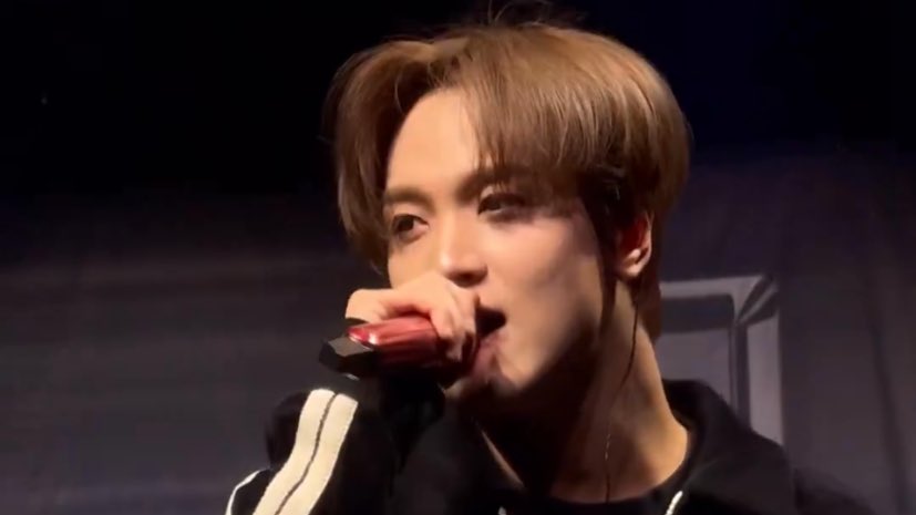 haelovs's tweet photo. who even looks THIS good.... haechan 🫠 https://t.co/CbONC17i2P