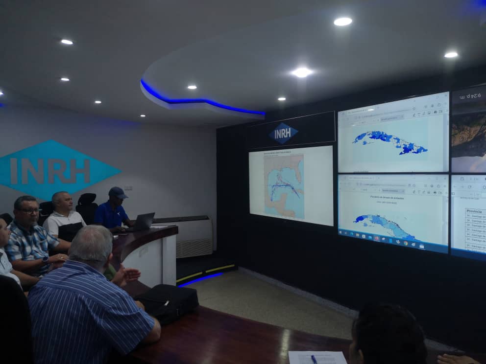 AntonioRdguezR's tweet photo. En el #SubgrupodeAgua , con la presencia del 2do Jefe del EMNDC y el Director del ISMET, evaluamos, la situación #Hidrometeorológica y el incremento de las medidas, para asegurar el suministro de agua segura, tras el paso del #HuracánRafael #CubaViveYTrabaja #INRHCuba https://t.co/QvJ7hIBsWk
