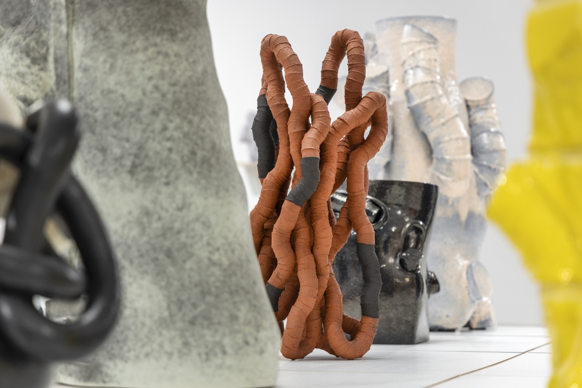 ceramicmagazine's tweet photo. CLAY Museum of Ceramic Art Denmark presents 'Martin Bodilsen Kaldahl: Cuts, Stripes, and Knots – A Ceramic Retrospective.' This exhibition highlights over three decades of Kaldahl’s exploration of ceramic sculpture

📙 Read Christina Rauh Oxbøll's essay: https://t.co/xie3T9ot4N https://t.co/6HeB3l4SrY
