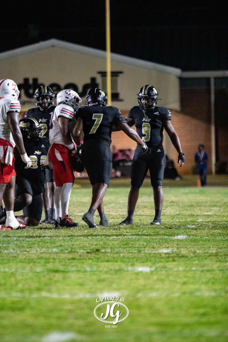 Jameson Mosley ⁹ (@jamesonmosley) on Twitter photo hudl.com/v/2QgUdB
Juco Freshman Season Highlights 
40 Tackles
4 TFL
1 Sack hudl.com/v/2QgUdB
Juco Freshman Season Highlights 
40 Tackles
4 TFL
1 Sack