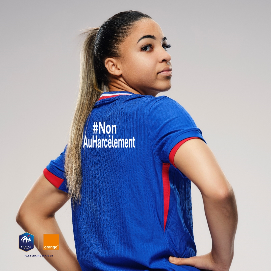 Tous ensemble, disons #NonAuHarcelement 🟥

Vous aussi, mettez un carton rouge au harcèlement grâce au filtre disponible en bio le 7 novembre.

Si vous êtes témoin ou victime, téléchargez l'app 3018📱

#TeamOrange <a href="/Orange_France/">Orange France</a> <a href="/equipedefrance/">Equipe de France ⭐⭐</a>  <a href="/equipedefranceF/">Equipe de France Féminine</a>  <a href="/FFF/">FFF</a>