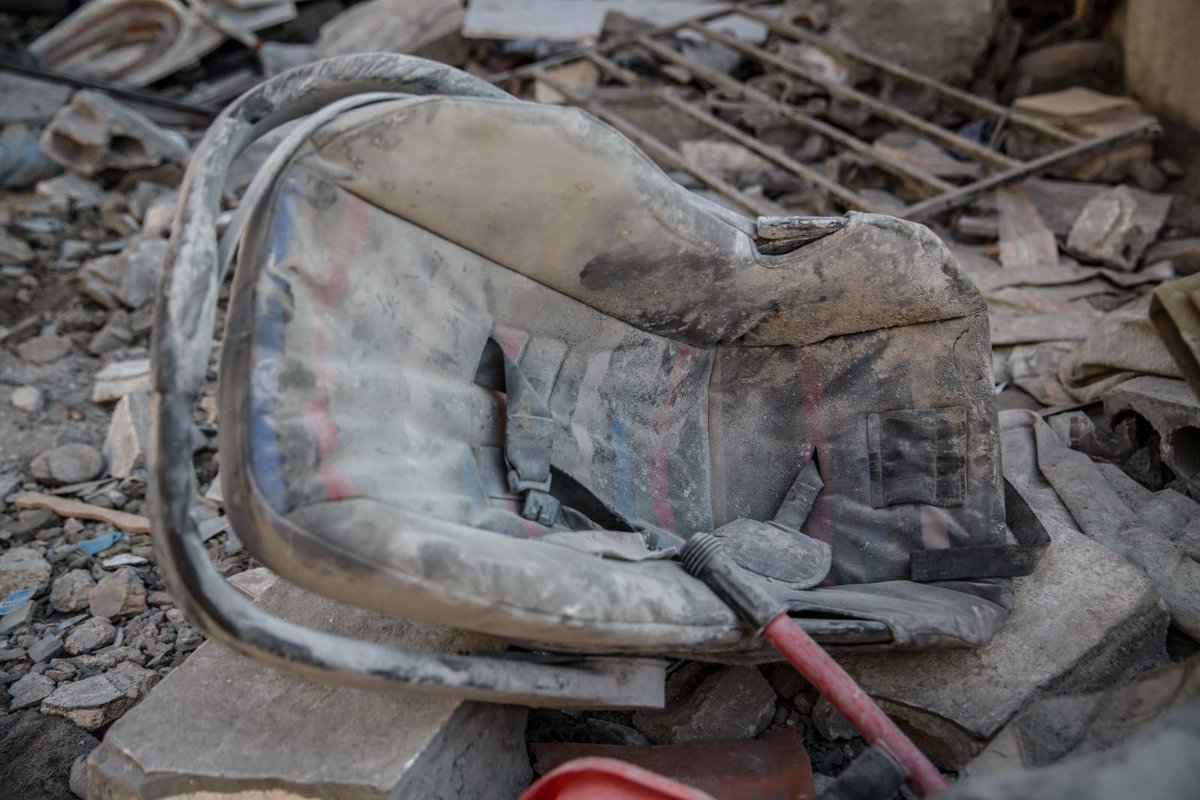 Things I have seen in the rubble of Israeli air strikes in Lebanon over the past week (a new thread). 1/