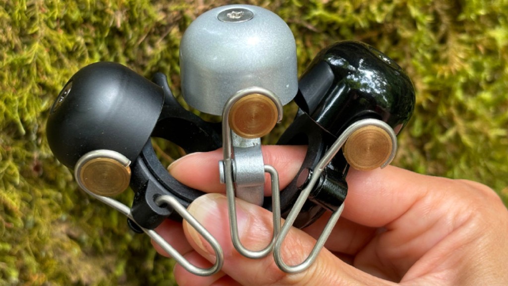 core77's tweet photo. The Runbell: A #WarningBell for Runners 🛎️
Here's an interesting and #low-tech #communication device for #runners: A finger-worn warning #bell created by Oregon-based #inventor Kevin John Nadolny.
Read the full story on Core77: https://t.co/yeuVU4r2tS https://t.co/6zVIeMYUn3