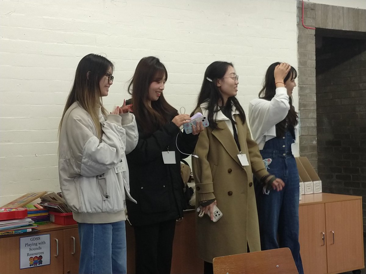 ZachariasSally's tweet photo. Some of our @TesolUofG students gave a Mandarin lesson to some very enthusiastic P4-7s at the School's Language Club today! @AlisonKiyani @dobrochnafutro #TESOLschoolvisit https://t.co/wLIPg0Kest