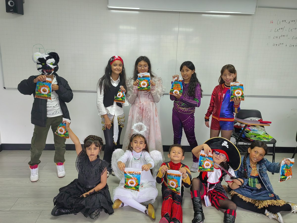 DECUCentral's tweet photo. Celebramos con gran entusiasmo el Día de 🎃 #Halloween junto a los estudiantes del programa de Inglés para Niños. 🍭🍬Fue una ocasión llena de diversión y emoción, donde los pequeños pudieron disfrutar de una experiencia única y enriquecedora.

#CursoDeInglés #InglésParaNiños https://t.co/sLBvMrqmXd